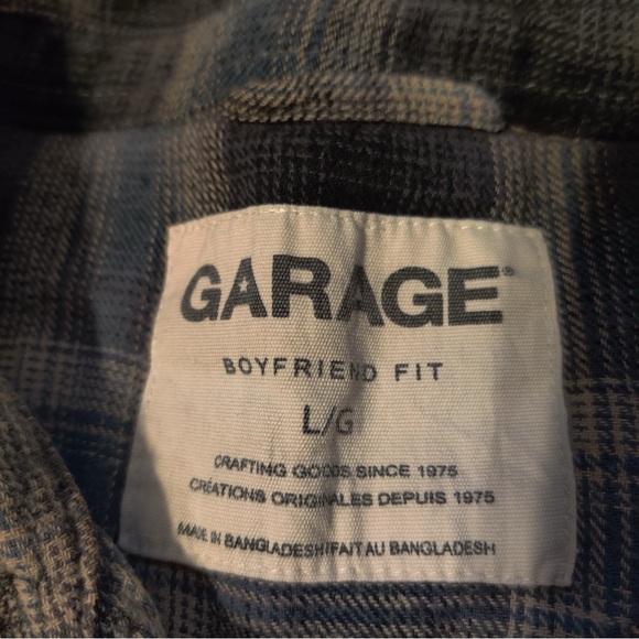 Garage Women's Blue and Black Plaid Flannel Button-Down Shirt Boyfriend Fit - Picture 3 of 7